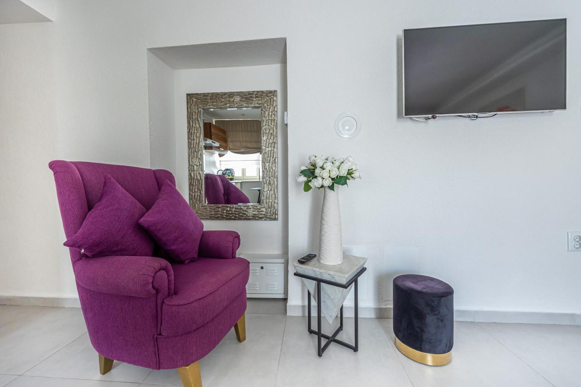 Luxury Apartment *